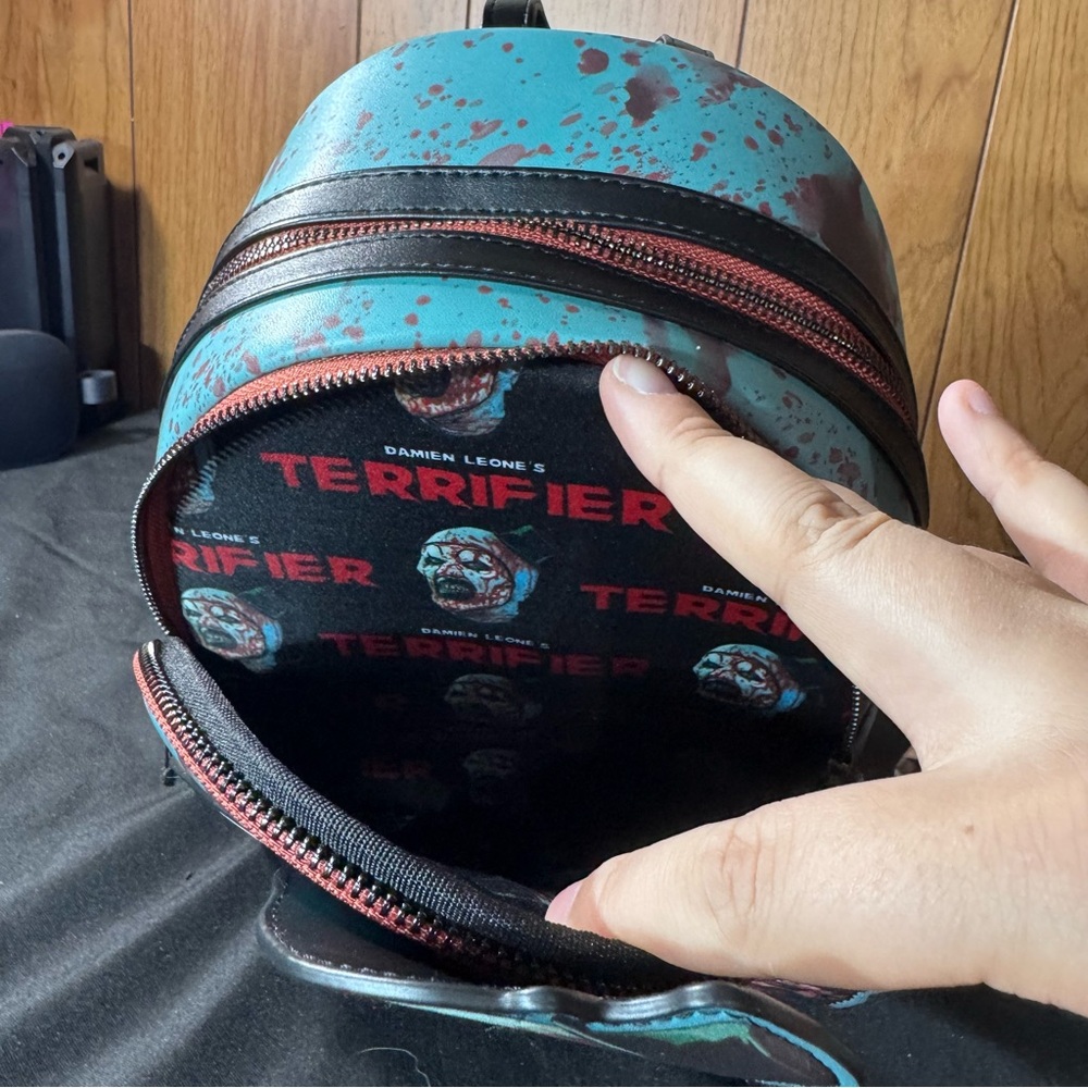 Loungefly Terrifier Art the Clown Glow in the Dark Mini Backpack EE Exclusive - Picture 7 of 8